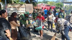 20 Kubik Sampah Diangkut, TNI dan Rakyat Bersatu Bersihkan Teluk Sawaibu