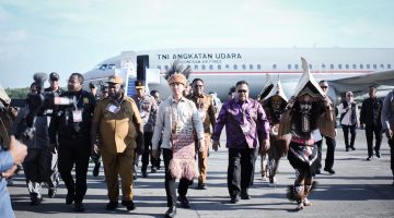 Wapres Gibran Rakabuming Raka Disambut Tarian Budaya saat Kunjungan Kerja di Sorong