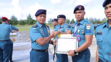 Panglima Armada III Beri Penghargaan kepada Prajurit Berprestasi