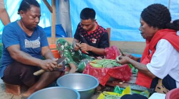 Mama-Mama Papua Turun Tangan, Dapur Umum Satgas TMMD Ke-128 Kodim 1801/Manokwari Makin Solid