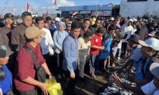 Wapres Gibran Kunjungi Pasar Ikan Jembatan Puri Di Sorong, Borong Dagangan dan Sapa Masyarakat