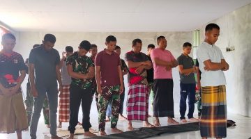 Satgas TMMD ke 128 Kodim 1801/Manokwari Bersama Warga Tetap Tunaikan Sholat Jum’at
