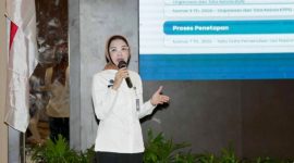 Kepala Biro Hukum dan Humas BGN, Khairul Hidayati saat menyampaikan paparan pada Rapat Koordinasi Percepatan Perolehan SLHS dan Peningkatan Kepesertaan BPJS Ketenagakerjaan di SPPG Wilayah Provinsi Sulawesi Selatan