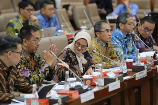 Direktur Utama PT Telkom Indonesia (Persero) Tbk Dian Siswarini dalam rapat kerja bersama Komisi VI DPR RI di Kompleks Parlemen, Jakarta, Rabu (24/6/2026).