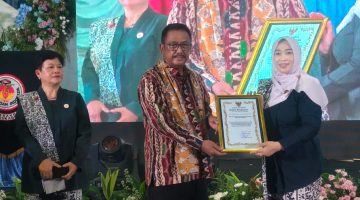 Bidan Sukabumi Perkuat Komitmen Tingkatkan Layanan Kesehatan Ibu dan Anak pada HUT IBI ke-75
