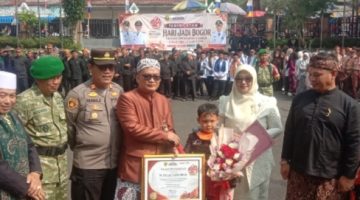Crosser Cilik Berprestasi, M Dylan Ramadhan Terima Penghargaan pada Upacara HJB ke-544 Tingkat Kecamatan Cijeruk