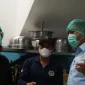 Kepala BGN Sudaryono yang akrab disapa Mas Dar didampingi Kepala Biro Hukum dan Hubungan Masyarakat BGN, Khairul Hidayati saat melakukan inspeksi mendadak SPPG di Bogor, Jumat (24/7).